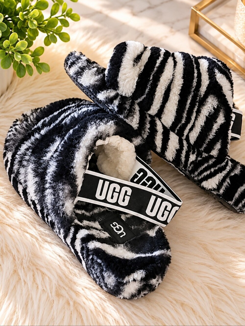 UGG Fluff Yeah Slide Zebra (Womens 8)